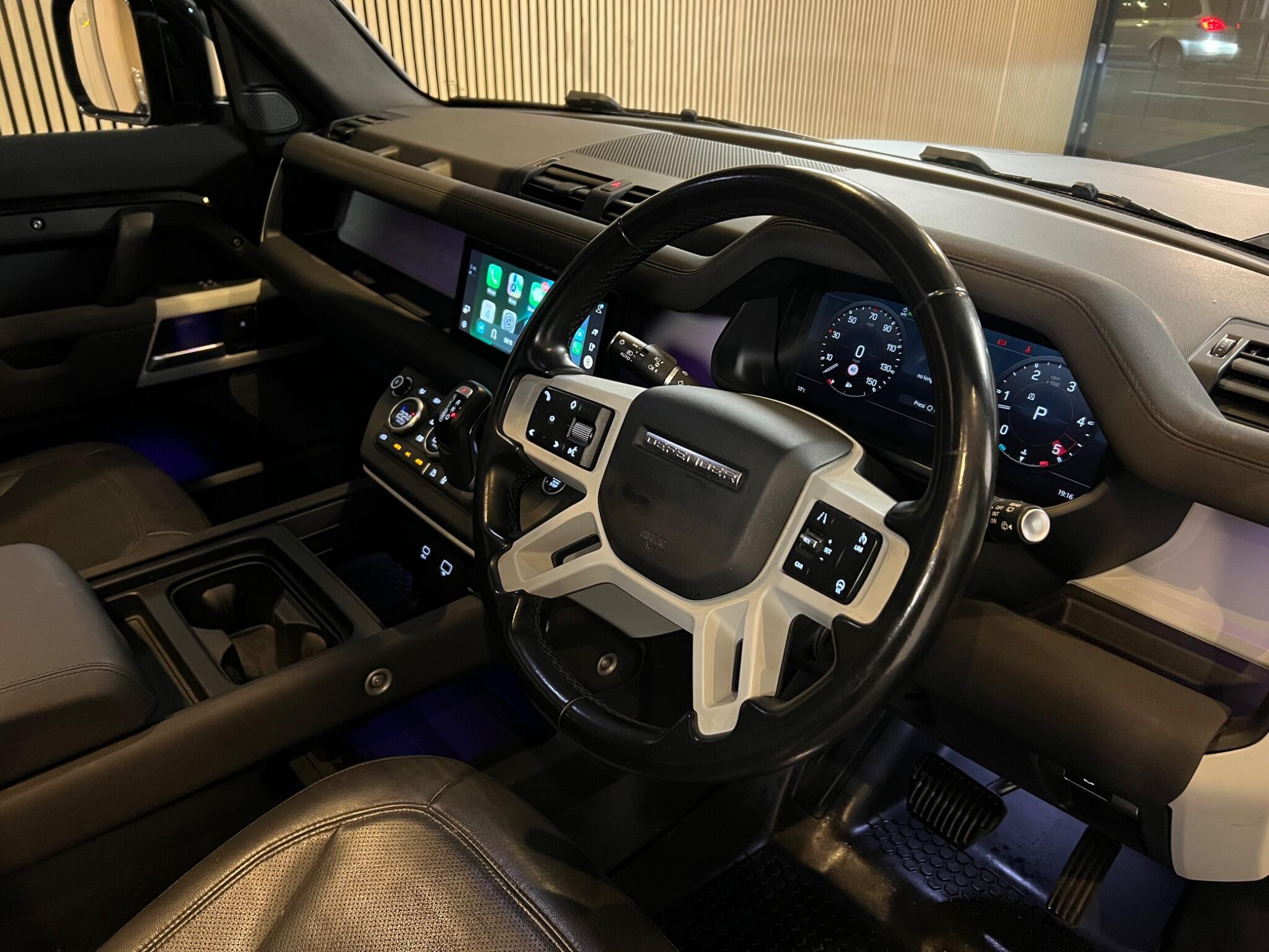 Land Rover Defender 110